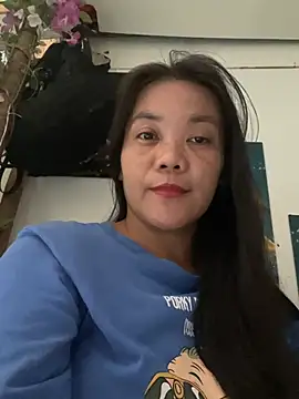 holdmetight21 online show from 04/13/26, 01:44