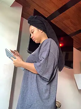 NefertitiXO online show from 06/18/26, 03:05