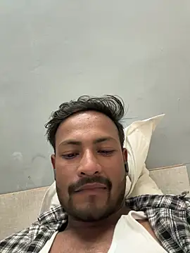 newdelhiBOY  online show from 04/17/26, 07:44