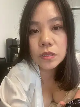 Snapshot of Feifei123521 chatting on 04/11/26, 11:53 Feifei123521 online show from 04/11/26, 11:53