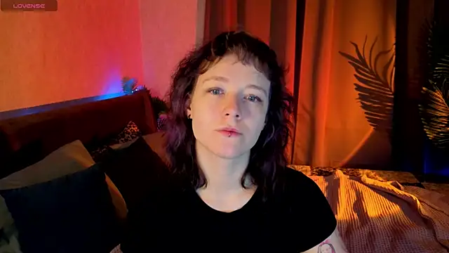 Snapshot of Ricki_Bloom chatting on 07/02/26, 01:16 Ricki Bloom online show from 07/02/26, 01:16