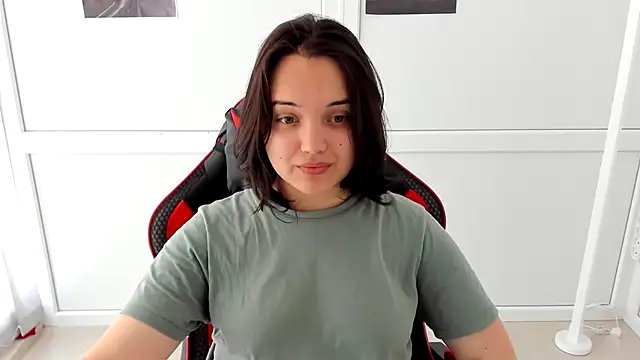 Caroline cutte online show from 05/19/26, 06:53
