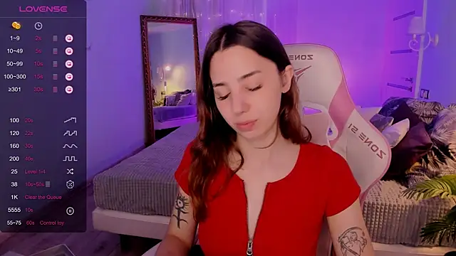 Snapshot of CharliGrace_ chatting on 06/16/26, 08:17 CharliGrace online show from 06/16/26, 08:17