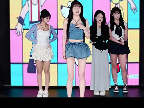 zhangqiqi1 online show from 04/12/26, 02:44