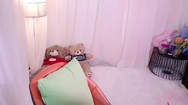 Zoe-001 online show from 05/27/26, 12:02
