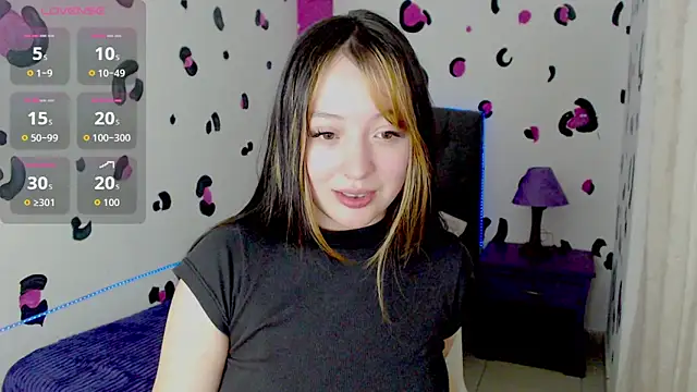 Snapshot of vero_doll12 chatting on 05/27/26, 02:25 vero doll12 online show from 05/27/26, 02:25