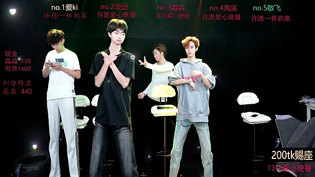 Snapshot of BB-520 chatting on 04/15/26, 05:03 BB-520 online show from 04/15/26, 05:03