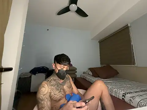 Snapshot of tattoo_hottie chatting on 04/15/26, 08:20 tattoo hottie online show from 04/15/26, 08:20