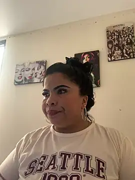 Snapshot of megan_purpura chatting on 04/30/26, 02:12 megan purpura online show from 04/30/26, 02:12