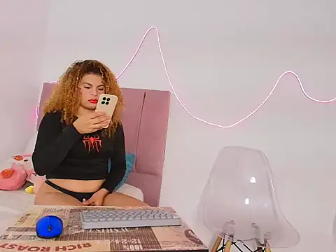 Snapshot of Michellblue chatting on 05/07/26, 05:02 Michellblue online show from 05/07/26, 05:02