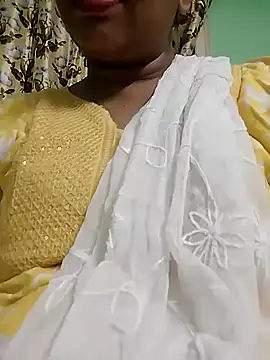 Snapshot of Monika_telugu_queen chatting on 04/18/26, 07:40 Monika telugu queen online show from 04/18/26, 07:40
