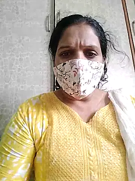Snapshot of Monika_telugu_queen chatting on 04/19/26, 09:19 Monika telugu queen online show from 04/19/26, 09:19