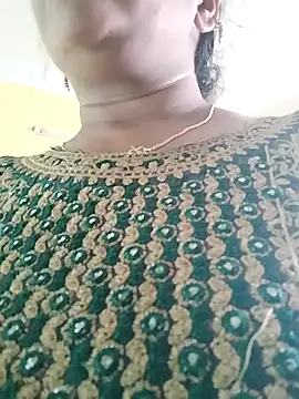 Snapshot of Monika_telugu_queen chatting on 04/28/26, 04:17 Monika telugu queen online show from 04/28/26, 04:17