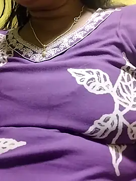 Snapshot of Monika_telugu_queen chatting on 04/30/26, 01:28 Monika telugu queen online show from 04/30/26, 01:28