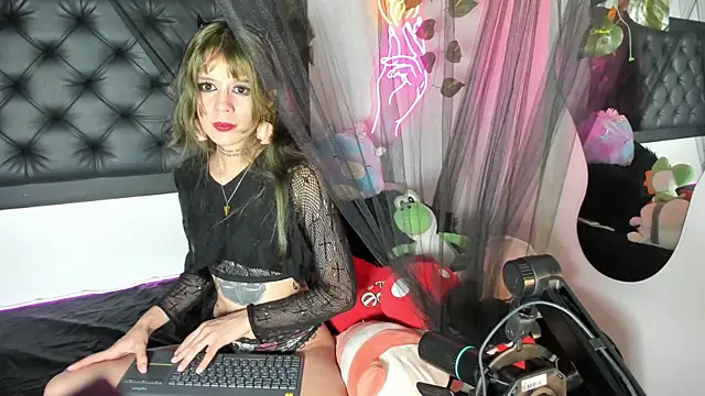 Lucy Jade online show from 05/14/26, 11:44