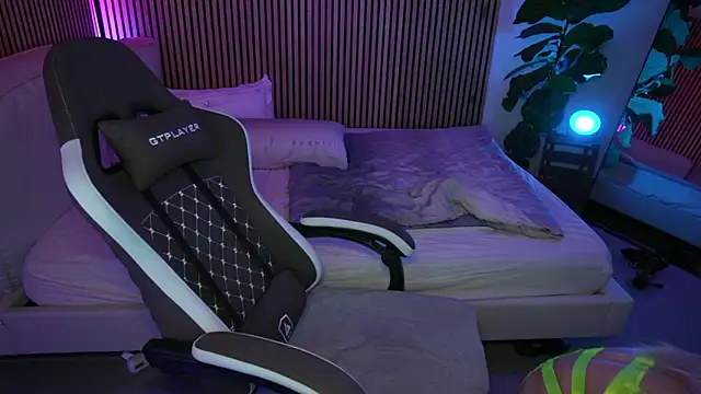 Snapshot of Ella_Mysterie chatting on 04/30/26, 08:57 Ella Mysterie online show from 04/30/26, 08:57