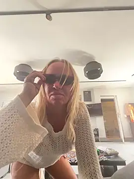 parisheliton online show from 04/18/26, 10:30