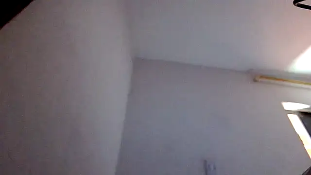 Snapshot of andrew_1520 chatting on 10/15/25, 06:08 andrew 1520 online show from 10/15/25, 06:08