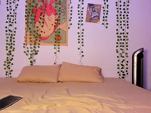 Snapshot of JaxJinx chatting on 04/14/26, 12:38 JaxJinx online show from 04/14/26, 12:38