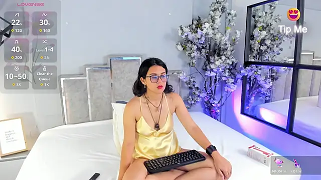 Snapshot of Veronicacarper chatting on 04/14/26, 03:45 Veronicacarper online show from 04/14/26, 03:45