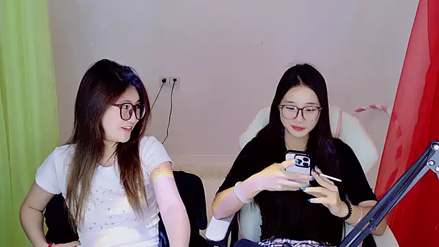 Snapshot of Xiongchumo1120 chatting on 05/15/26, 03:02 Xiongchumo1120 online show from 05/15/26, 03:02