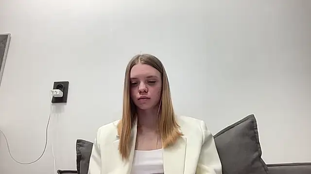 Snapshot of Moris_01_ chatting on 04/12/26, 04:23 Moris 01 online show from 04/12/26, 04:23