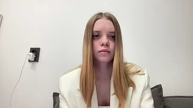 Snapshot of Moris_01_ chatting on 04/15/26, 04:19 Moris 01 online show from 04/15/26, 04:19