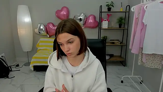 Snapshot of Rita_Menos chatting on 04/13/26, 01:38 Rita Menos online show from 04/13/26, 01:38