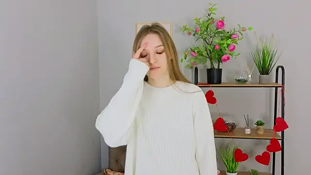 Lilia Redy online show from 04/15/26, 10:11