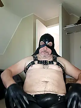 Snapshot of andrexl_eather chatting on 04/11/26, 03:27 andrexl eather online show from 04/11/26, 03:27