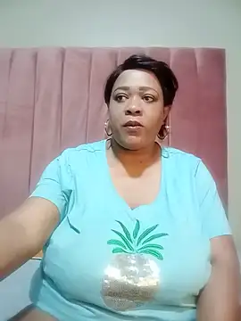 Snapshot of BUSTYQUEEN56_ chatting on 06/07/26, 04:27 BUSTYQUEEN56 online show from 06/07/26, 04:27