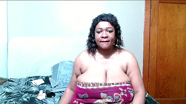 Snapshot of BUSTYQUEEN56_ chatting on 07/14/26, 11:05 BUSTYQUEEN56 online show from 07/14/26, 11:05