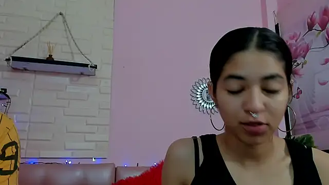 Snapshot of Aronandmoli69 chatting on 06/17/26, 12:50 Aronandmoli69 online show from 06/17/26, 12:50