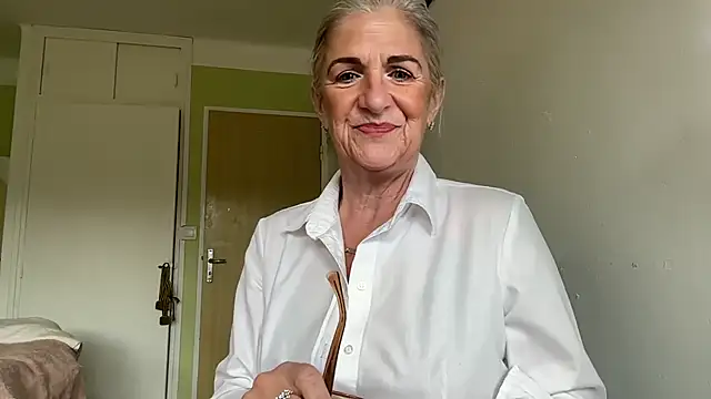 NaughtyMonicaUK online show from 05/16/26, 07:27
