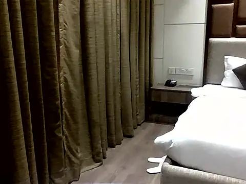 Snapshot of nikhil_s25 chatting on 04/12/26, 10:31 nikhil s25 online show from 04/12/26, 10:31