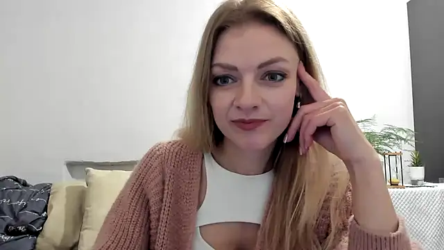 Snapshot of Severina7 chatting on 04/28/26, 08:14 Severina7 online show from 04/28/26, 08:14