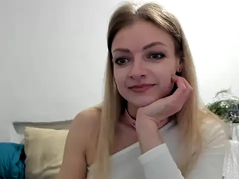 Snapshot of Severina7 chatting on 05/17/26, 06:04 Severina7 online show from 05/17/26, 06:04