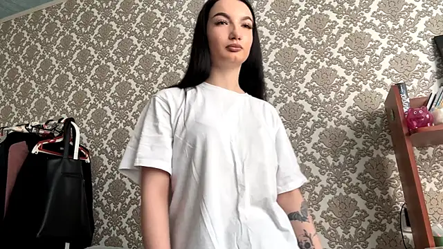 Snapshot of holoris chatting on 04/13/26, 10:10 holoris online show from 04/13/26, 10:10