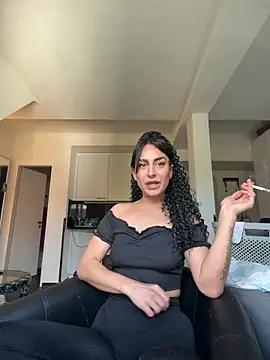 Snapshot of CurlyRouge chatting on 05/20/26, 02:23 CurlyRouge online show from 05/20/26, 02:23