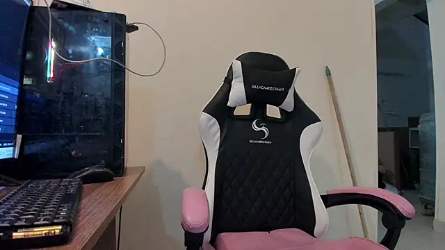 cellycanela  online show from 05/17/26, 04:21