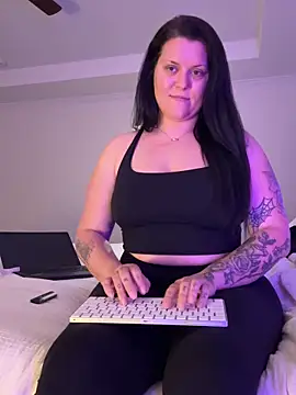 kittyykat767 online show from 04/15/26, 02:29