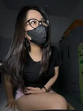Snapshot of ZzyzyZ-009 chatting on 05/15/26, 04:58 ZzyzyZ-009 online show from 05/15/26, 04:58