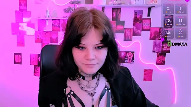 nikki kiss  online show from 04/25/26, 08:39