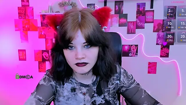 nikki kiss  online show from 05/14/26, 09:05