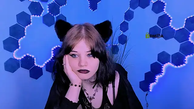 nikki kiss  online show from 05/20/26, 09:15