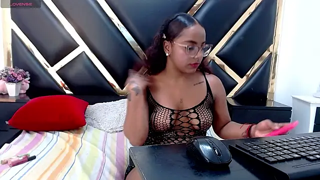 AprilyCrystal2 online show from 05/04/26, 07:10