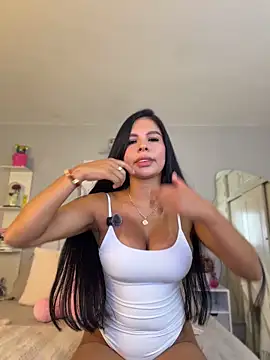 Elara Luxe online show from 05/15/26, 09:44