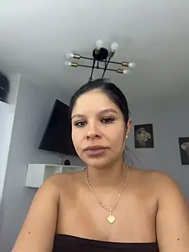 Snapshot of Elara_Luxe chatting on 06/25/26, 09:52 Elara Luxe online show from 06/25/26, 09:52