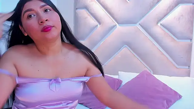 Lunaa Queen  online show from 04/16/26, 07:47