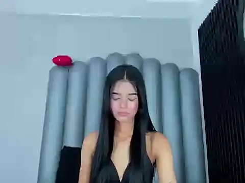 luna-bella  online show from 04/25/26, 03:09